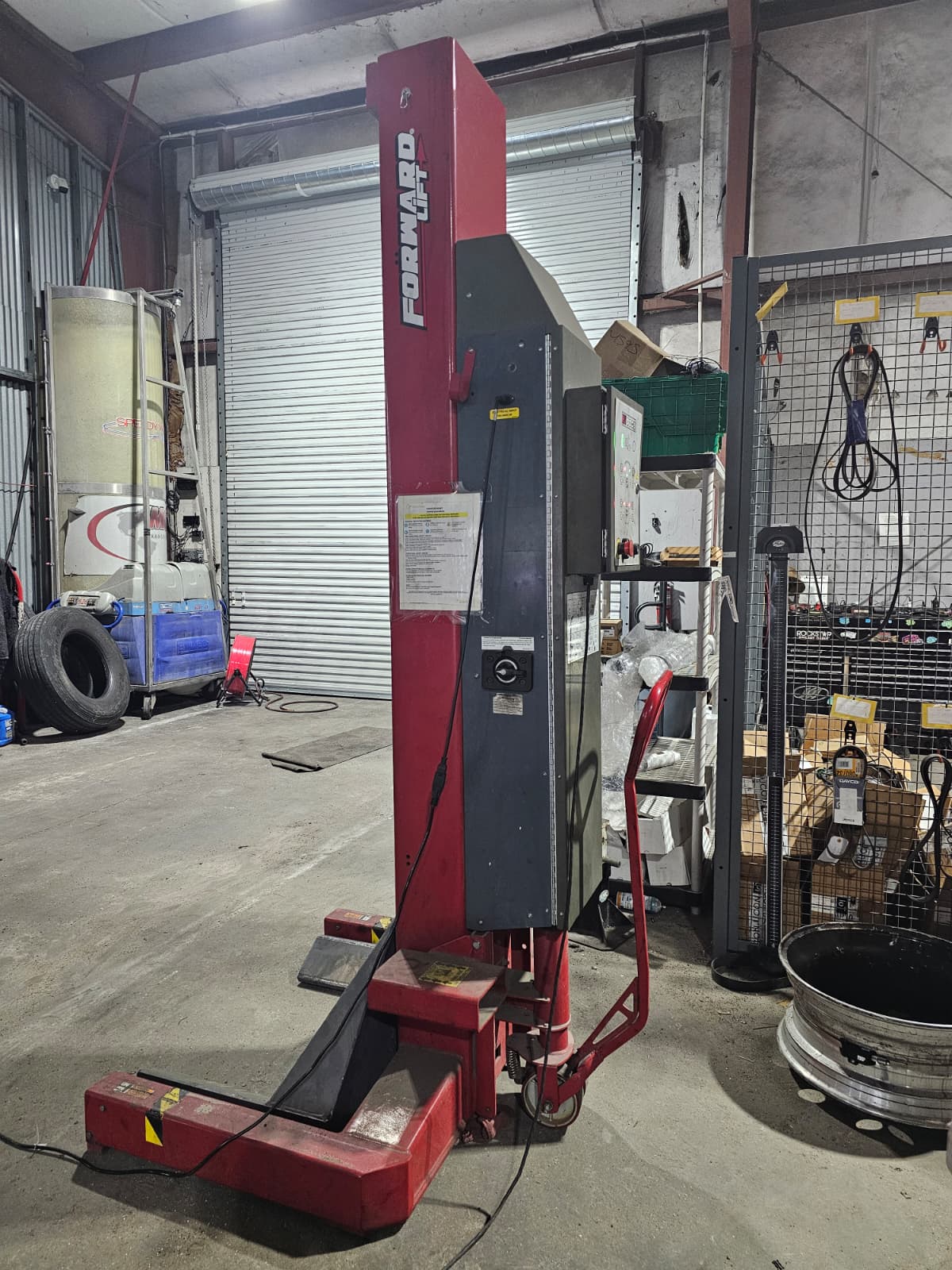 Tire & wheel bay